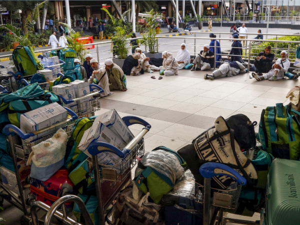 Due to flight cancellations and delays at Ahmedabad airport, passengers had to wait for hours at the airport.
