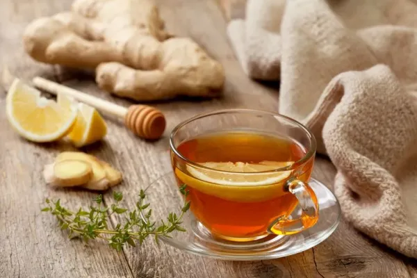 ilustrasi teh jahe untuk diet tea with ginger, lemon and thyme on old wooden background