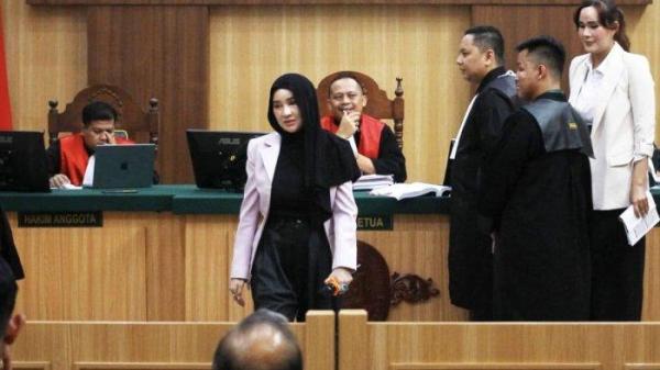 SHANDY VS IZA - Shandy Purnamasari beri kesaksian dalam persidangan kasus pencemaran nama baik Isa Zega di Pengadilan Negeri Kepanjen, Selasa (25/3/2025)