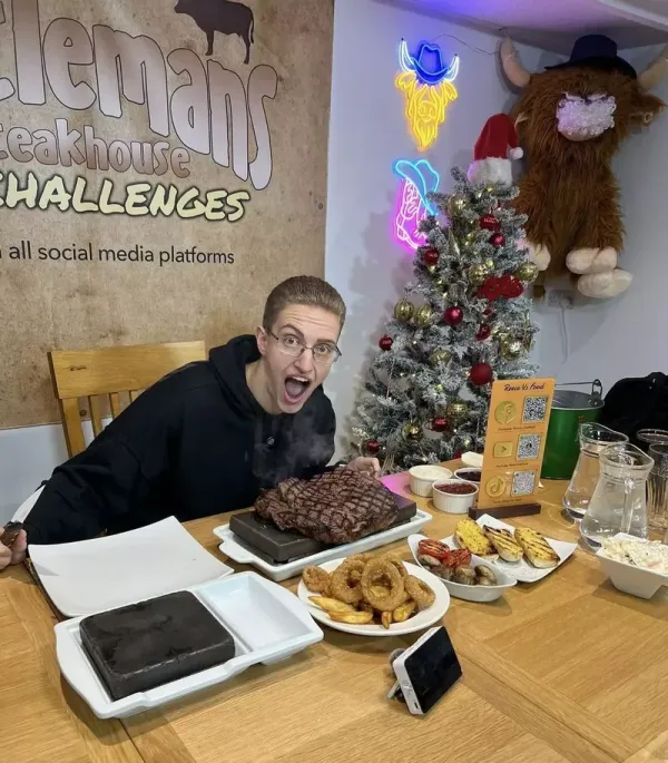 Pria Ini Akhirnya Ambruk Masuk RS Gegara Tantangan Makan Ekstrem