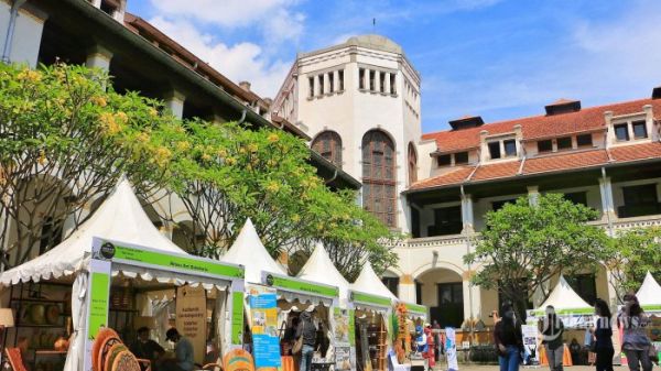 Lawang Sewu, satu tempat wisata dekat Stasiun Tawang buat liburan akhir tahun.
