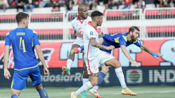 MALUT UNITED VS AREMA FC - Cuplikan laga Malut Uinted vs Arema FC dalam lanjutan match day ke-14 Super League 2025/2026 di Stadion Kie Raha, Ternate, Maluku Utara pada Sabtu, 29 November 2025.