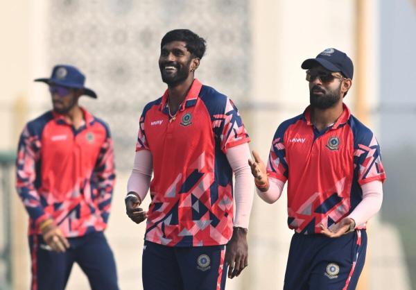 Prithvi Raj Yarra is an exponent of the slower variations and can metronomically hit the hard lengths. 