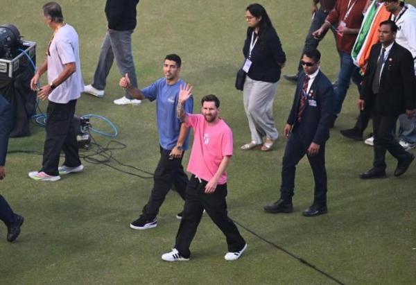 Messi in Delhi: Crowd chants 'AQI', boo Delhi CM Rekha Gupta; fans outraged over Bird Droppings at Arun Jaitley Stadium during final leg of Messi's meet-greet