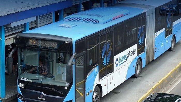 Perjalanan bus TransJakarta.
