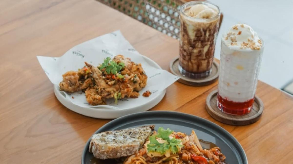 Menu makanan dan minuman di Kotask Kaffe Co., kafe 24 jam di Malang, Jawa Timur.