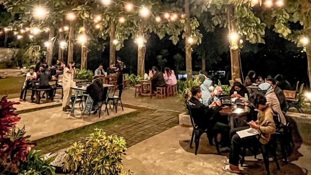 Bukit Delight, kafe 24 jam di Malang, Jawa Timur.