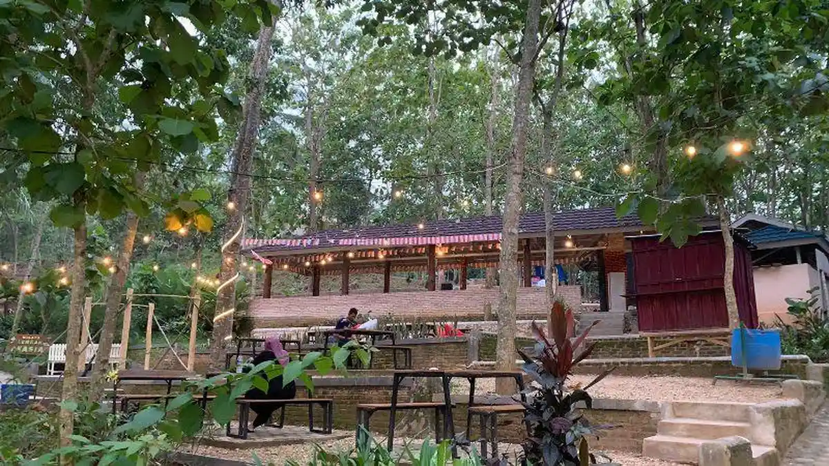 Tempat wisata di Lampung, Lembah Akasia Pringsewu menawarkan suasana alam yang sejuk di perbukitan wilayah Pekon Sukoharjo, Kecamatan Sukoharjo, Kabupaten Pringsewu.