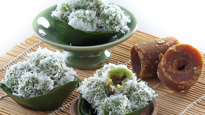 KULINER SOLO - Klepon, jajanan pasar legendaris di Solo, Jawa Tengah. Beginilah sejarah klepon.