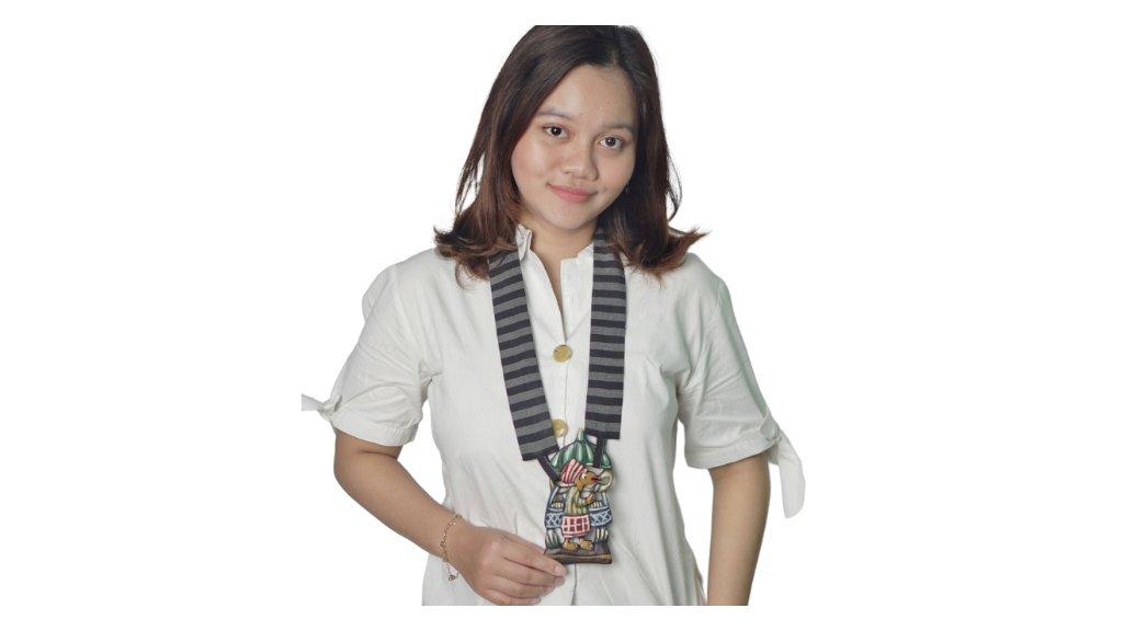 Kalung Etnik Lurik Tenun ATBM dengan Gantungan Patung Kayu dari Griya NA