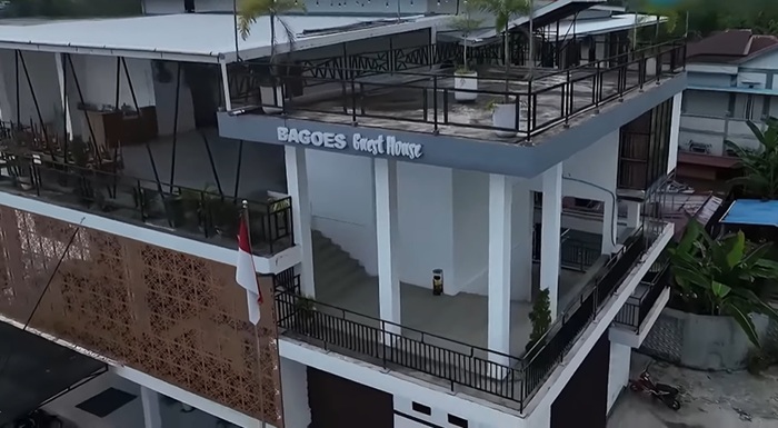 KULINER SINTANG - Menjajal kelezatan ayam liak padi dan sambal salai lais di Bagoes Resto & Cafe Sintang, Kalimantan Barat, Kamis (18/12/2025).