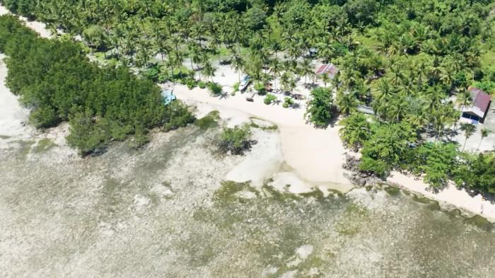 Pulau Soop, destinasi pantai eksotis Sorong, cocok untuk melepas penat dan bersantai.