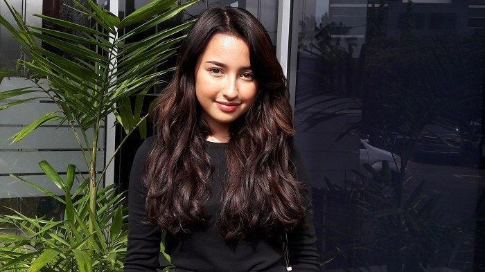 JENNIFER COPPEN - Aktris Jennifer Coppen diambil dari WartaKota.com, Jumat (6/6/2025). Khawatir dengan isu perselingkuhan Julia Prastini alias Jule, Jennifer Coppen wanti-wanti Justin Hubner agar tak dekat-dekat mantan istri Na Daehoon.