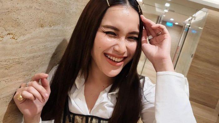 Penyanyi Ayu Ting Ting