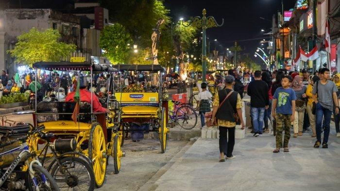 Malioboro, satu tempat wisata malam di Jogja yang kids friendly buat dikunjungi saat liburan akhir tahun.