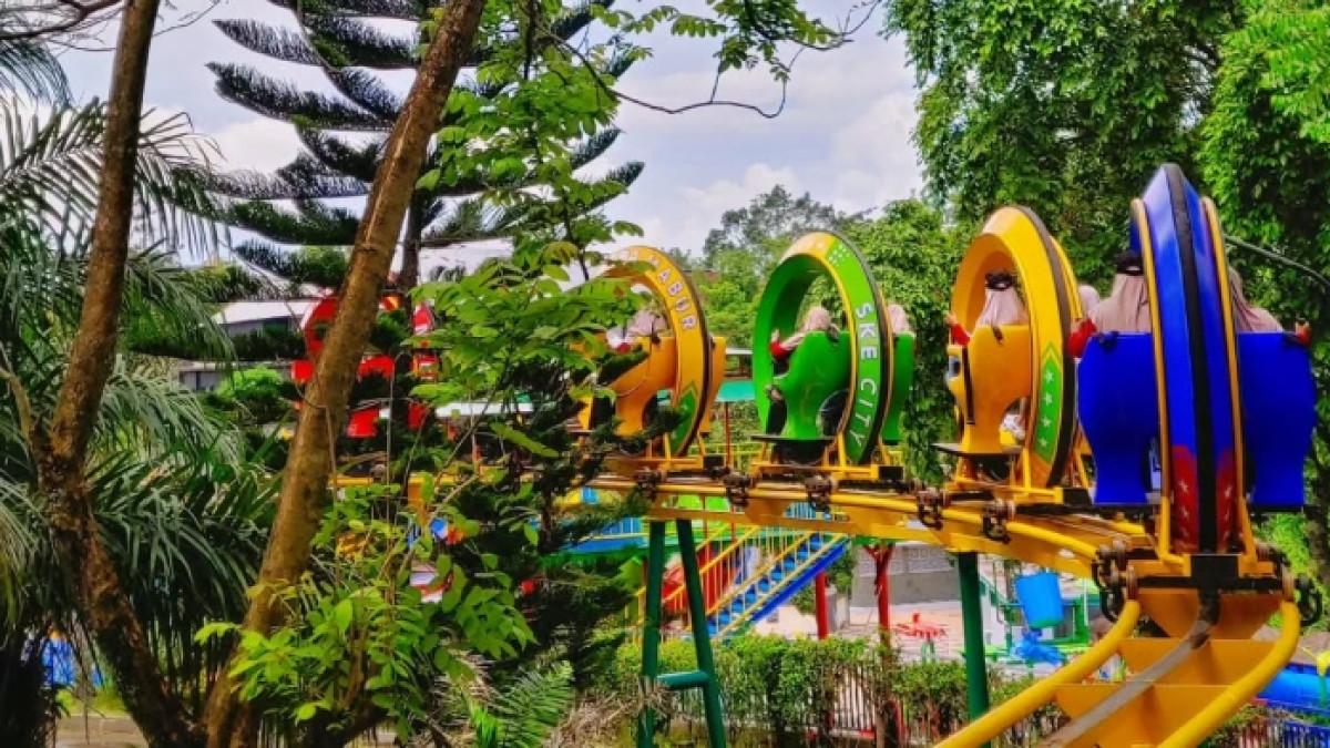 SKE City Park, satu tempat wisata malam di Jogja yang kids friendly buat dikunjungi saat liburan akhir tahun.
