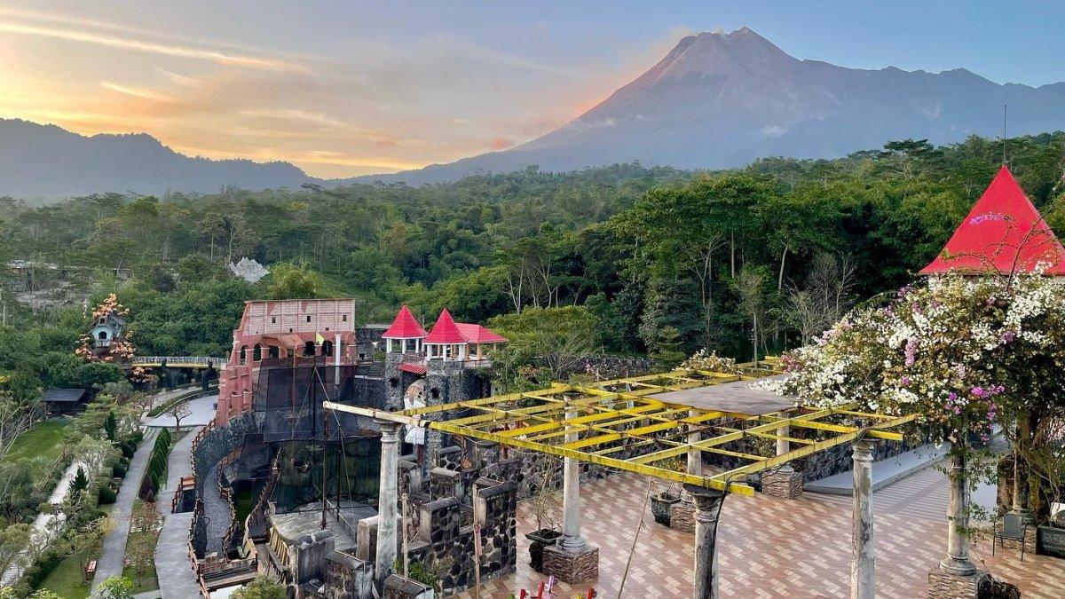 The Lost World Castle, tempat wisata di Jogja bak negeri dongeng yang bisa kamu jelajahi.