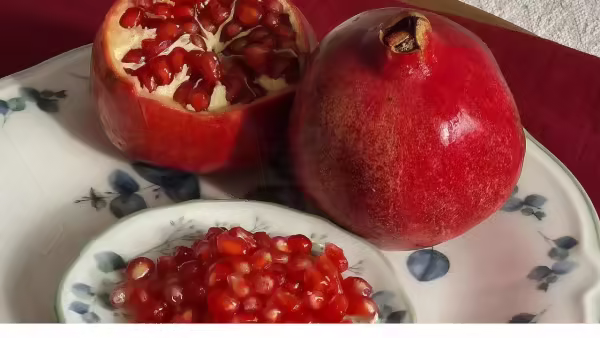 A quicker way to remove pomegranate seeds when you need only a handful