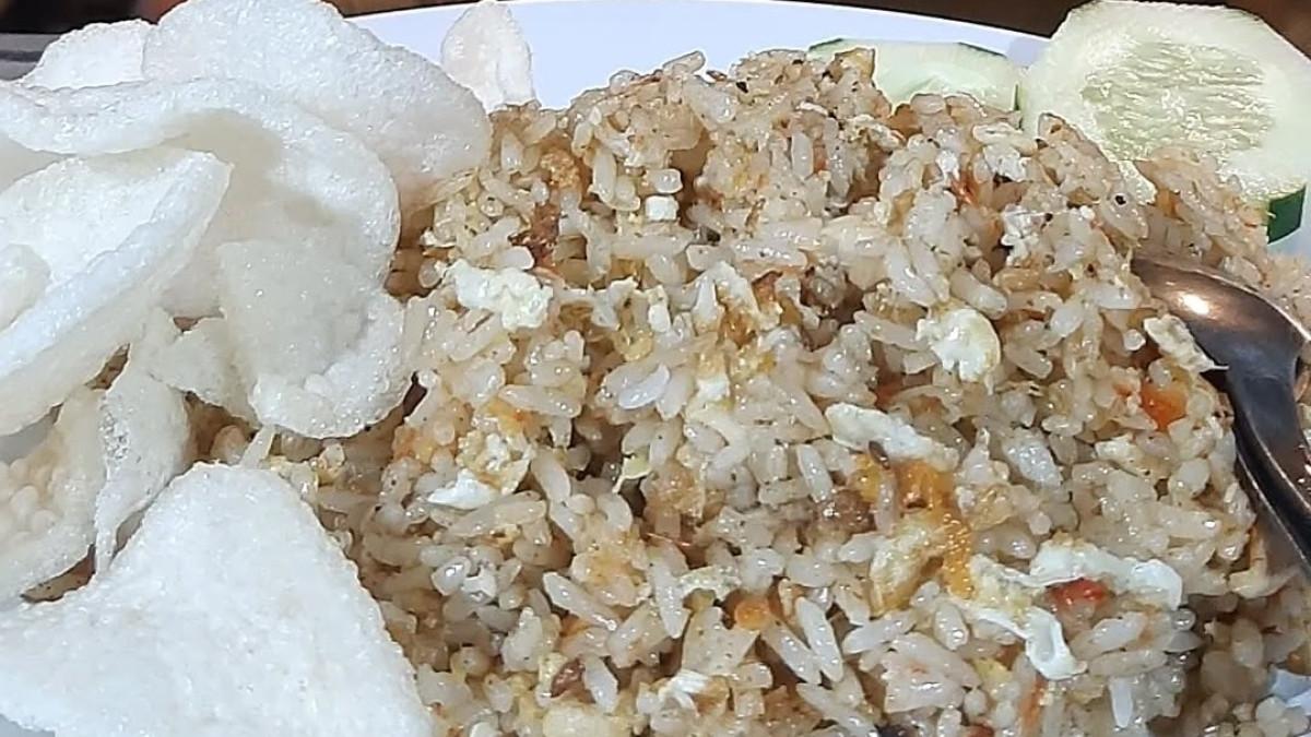 Nasi Goreng 212 Seturan, satu nasi goreng enak di Jogja yang buka malam, murah dan porsi banyak.