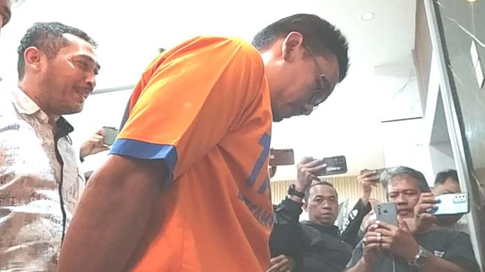 AGUS SULEMAN -Ini tampang Bripka Agus Suleman (Bripka AS) Anggota Polsek Krucil, Polres Probolinggo pelaku pembunuhan adik iparnya, mahasiswi UMM, Faradila  Amalia Najwa (FAN) di Gedung Ditreskrimum Mapolda Jatim, pada Senin (22/12/2025) sore.