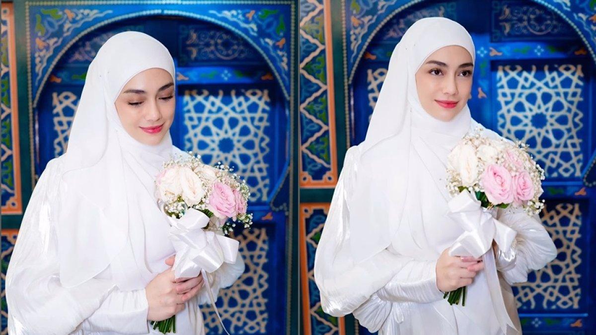 Kecantikan Celine Evangelista saat tampil berhijab