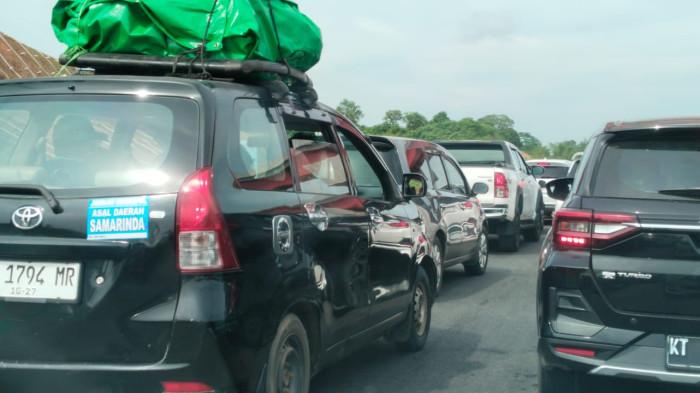 20251225_Tol Pulang Balang Banyak Kendaraan Terjebak macet