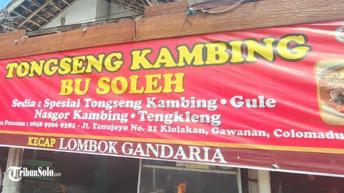 TONGSENG KAMBING VIRAL - Bagian depan Warung Tongseng Kambing Bu Soleh yang berlokasi di Kecamatan Colomadu, Kabupaten Karanganyar, difoto Kamis (25/12/2025). Warung sederhana yang menyajikan olahan daging kambing ini menjelma menjadi destinasi kuliner favorit anak muda.