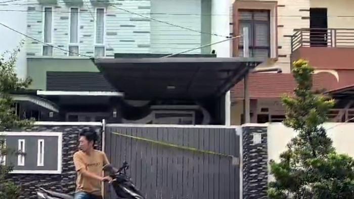 TKP PEMBUNUHAN di Jalan Dwikora