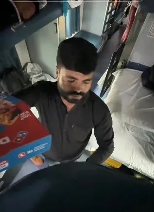 AA Juju Beraksi Lagi! Kali Ini Cicip Semua Jajanan di Kereta India AA Juju Beraksi Lagi! Kali Ini Cicip Semua Jajanan di Kereta India