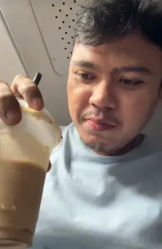 AA Juju Beraksi Lagi! Kali Ini Cicip Semua Jajanan di Kereta India AA Juju Beraksi Lagi! Kali Ini Cicip Semua Jajanan di Kereta India