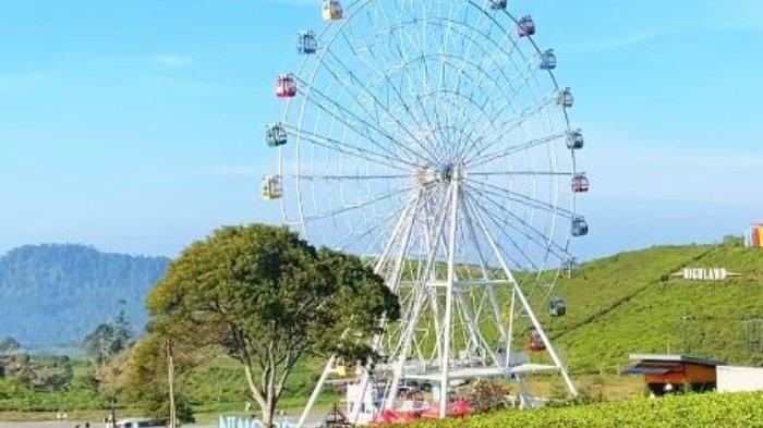 Nimo Eye, wahana bianglala terbesar se-Asia yang terletak di dalam area wisata Nimo Highland, Bandung, Jawa Barat.