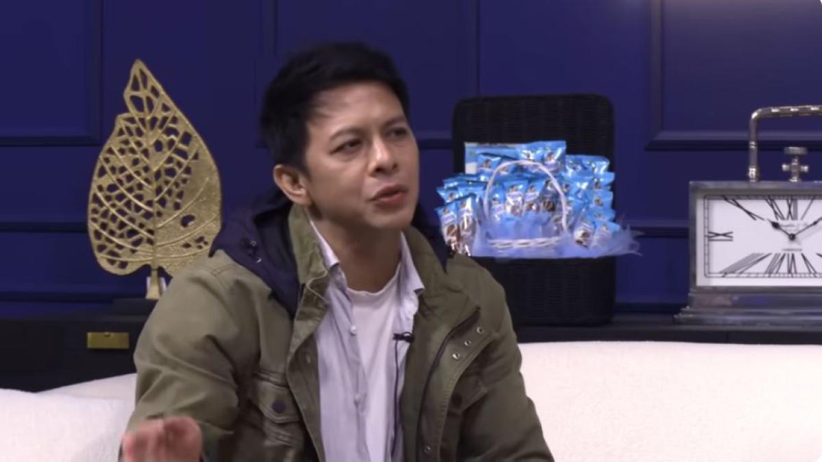 Ariel NOAH sempat merasa takut untuk mengambil sarapan di hotel tersebut. 