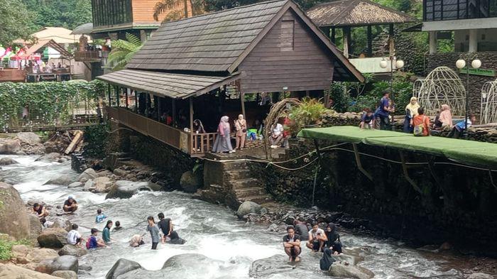 KAMPUNG KARUHUN - Suasana di Kampung Karuhun Eco Green Park, Citengah, Sumedang Selatan Kamis (1/1/2026). 