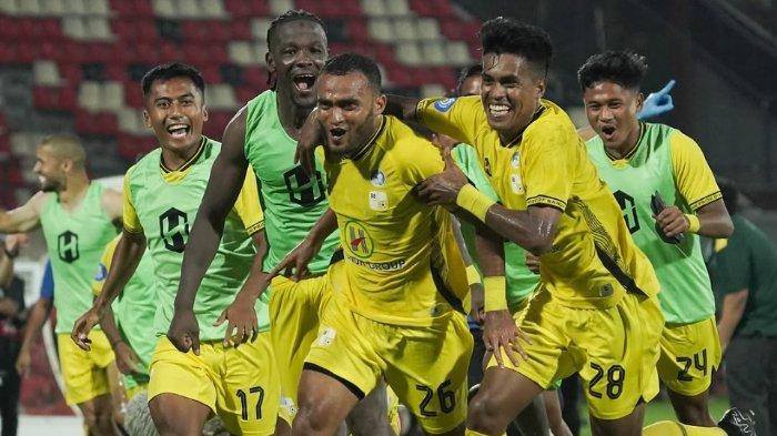 Pemain Barito Putera melakukan selebrasi gol pada musim kompetisi Liga 1 2024/2025.