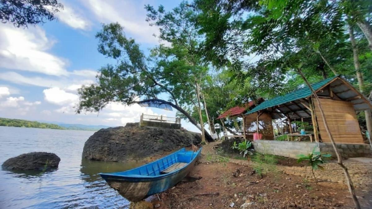 Pantai Gading Purba, tempat wisata hidden gem di Wonogiri, Jawa Tengah.