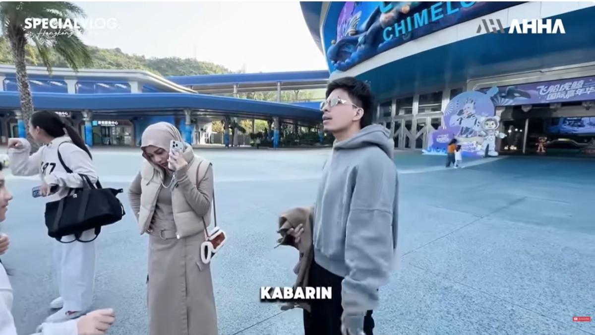 Atta Halilintar yang terlihat kebingungan pun langsung menanyakan keberadaan sang anak kepada Aurel Hermansyah.