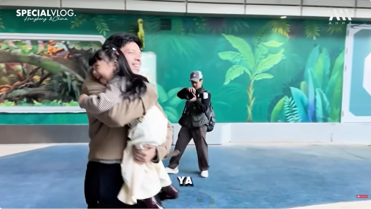 Setelah beberapa saat mencari, Ameena akhirnya berhasil ditemukan.