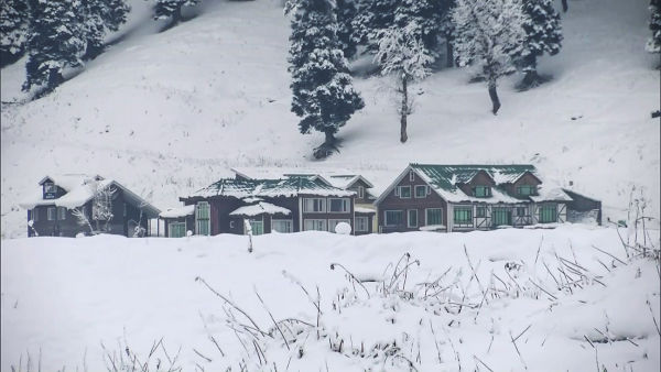 The entire area in Sonamarg, Jammu and Kashmir was covered with snow.