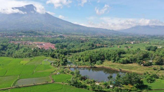 Suasana Embung Desa Cibunar di Kecamatan Tarogong Kidul, Kabupaten Garut (Antaranews)