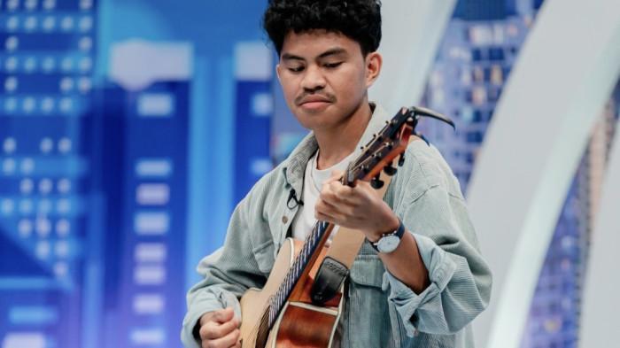 DUKUNGAN DARI KUTIM - Rafael Mario dapat golden ticket dari Reza Arap di Indonesian Idol XIV. Pihak sekolah SMAN 2 Sangatta Utara kini berkomitmen penuh untuk mengawal langkah Rafael agar bisa melaju sejauh mungkin di ajang pencarian bakat tersebut.