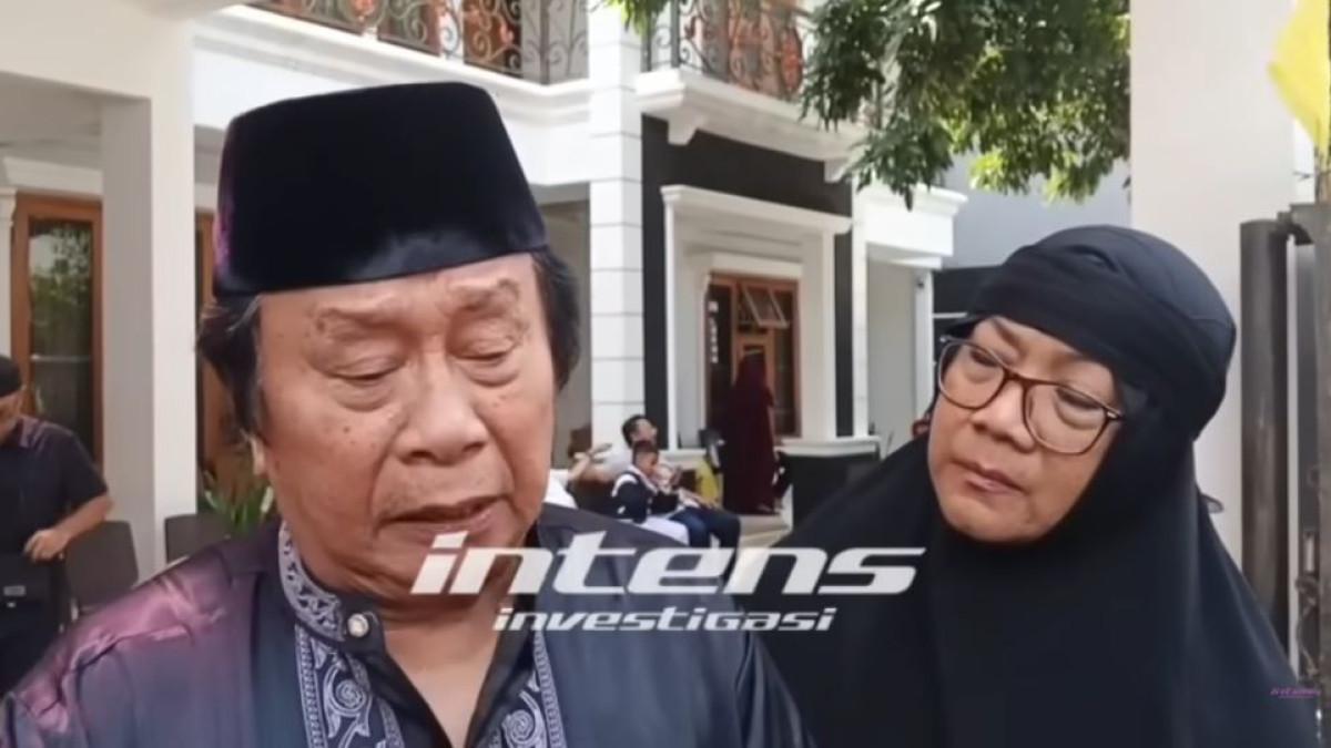 Mansyur mencoba membangunkan Rosidah dan memeriksa detak jantungnya, namun sang istri tak lagi memberikan respons.