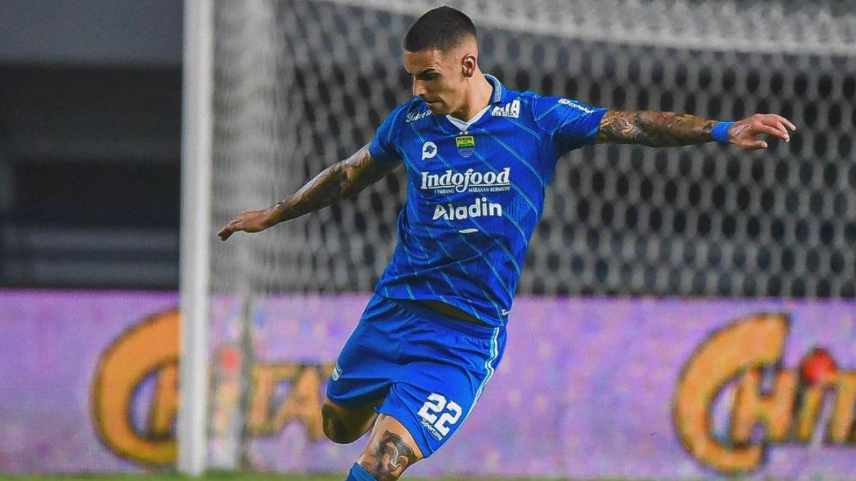 Potret Alberto Rodriguez saat memperkuat Persib Bandung.