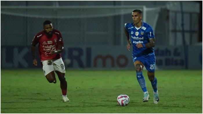 Alberto Rodriguez dalam pertandingan Championship Series Liga 1 2023/2024 antara Bali United vs Persib Bandung.