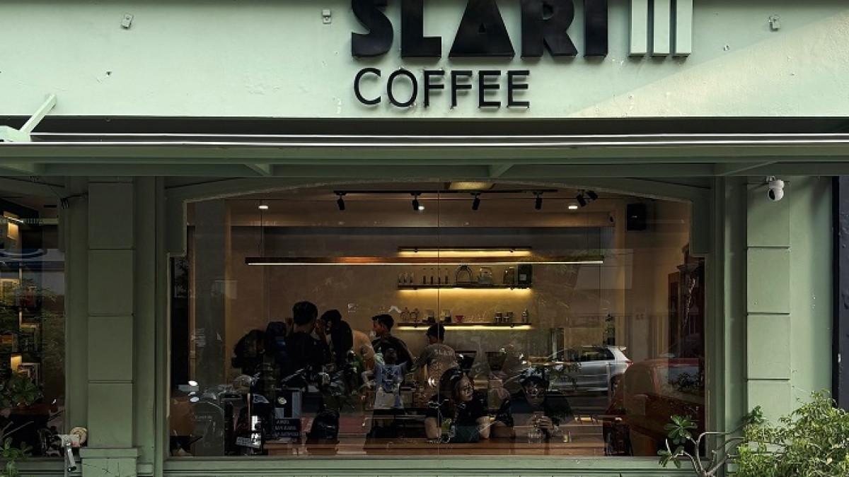 Slari Coffee, satu kafe di Solo yang buka pagi hari, cocok buat sarapan dan nugas.