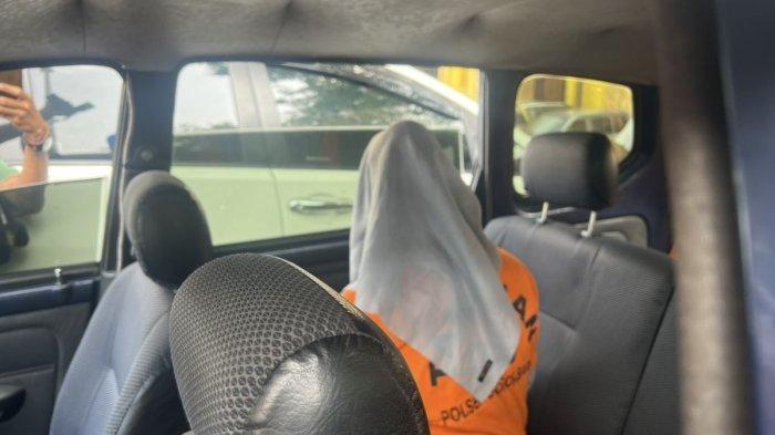 Polisi menetetapkan SM pemilik wedding organizer (WO) Rafania Decoration Bogor sebagai tersangka kasus penipuan.Di Garut juga ada penipuan serupa yang diduga dilakukan Masagi Wedding Organizer.