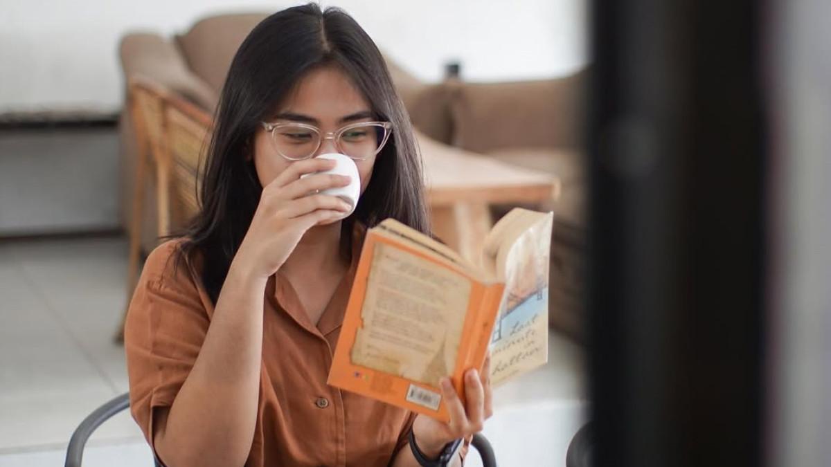 Ejaan Coffee House, satu kafe 24 jam di Semarang yang wajib dikunjungi untuk pengalaman ngopi dan makan tengah malam.