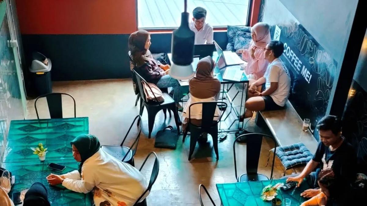Oxixo Coffee, satu kafe 24 jam di Semarang yang wajib dikunjungi untuk pengalaman ngopi dan makan tengah malam.