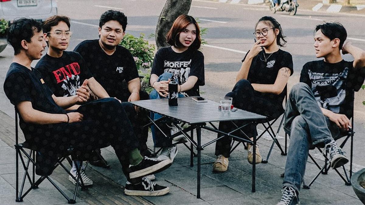 Anak Panah Kopi Gajah Mada Plus, satu kafe 24 jam di Semarang yang wajib dikunjungi untuk pengalaman ngopi dan makan tengah malam.