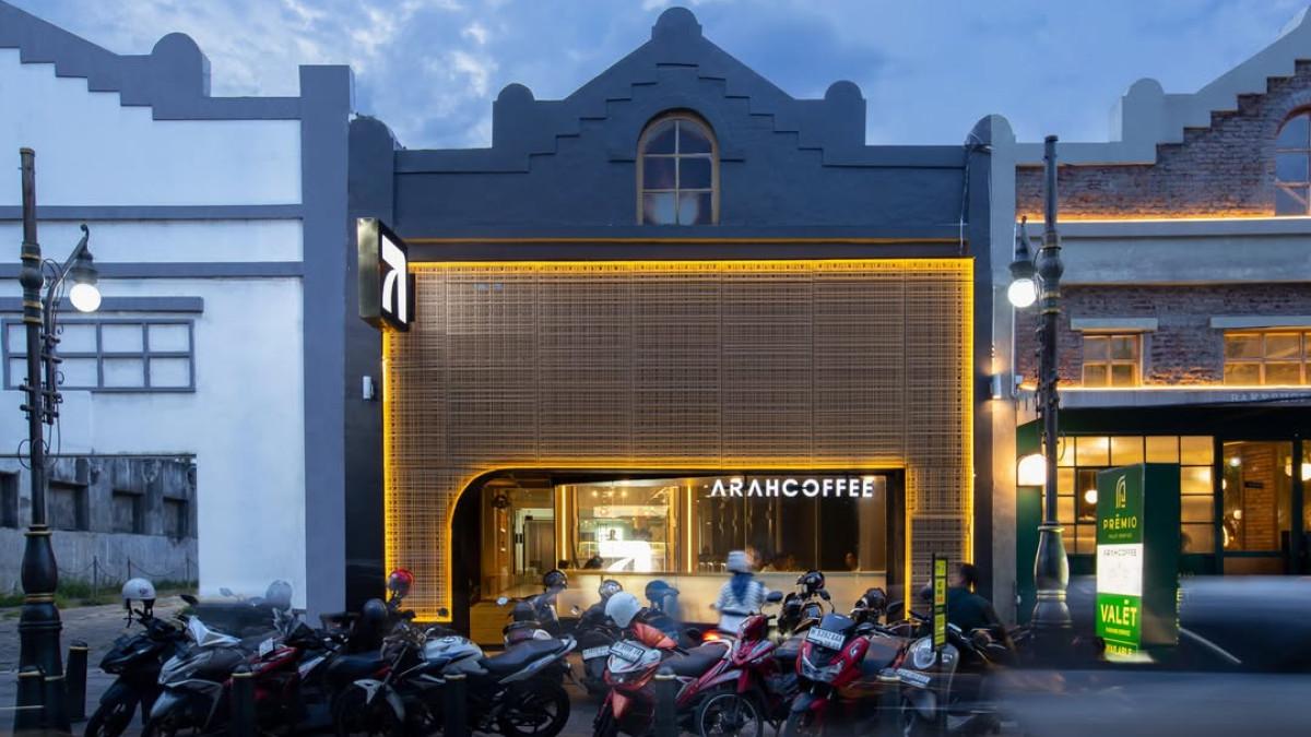 Arah Coffee Kota Lama, satu kafe 24 jam di Semarang yang wajib dikunjungi untuk pengalaman ngopi dan makan tengah malam.