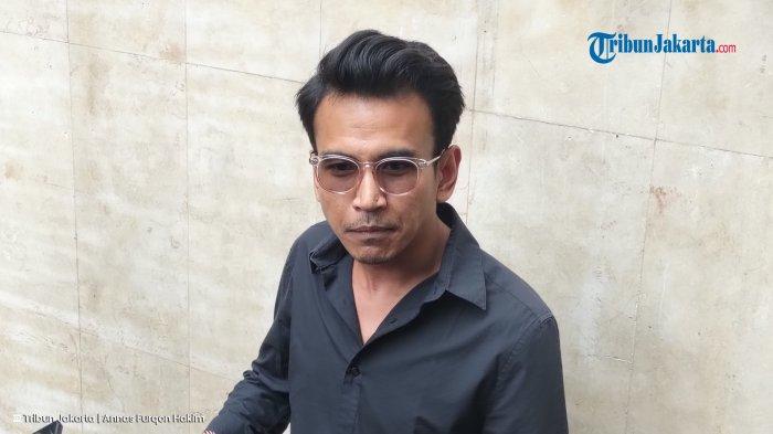 Pelapor kasus dugaan penipuan trading Kripto, Younger, memenuhi panggilan polisi pada Selasa (13/1/2026).